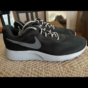 Nike men’s shoes size 11